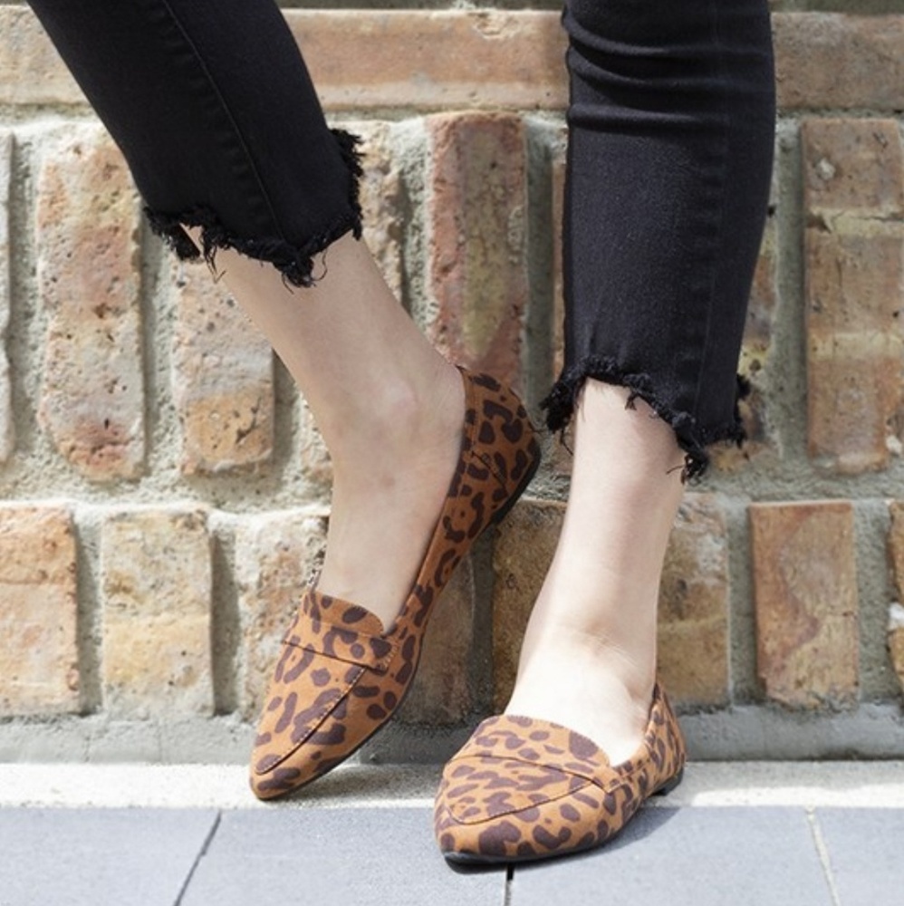 Sale!!! Pointy Leopard Flats 5.5 - Picture 2 of 5